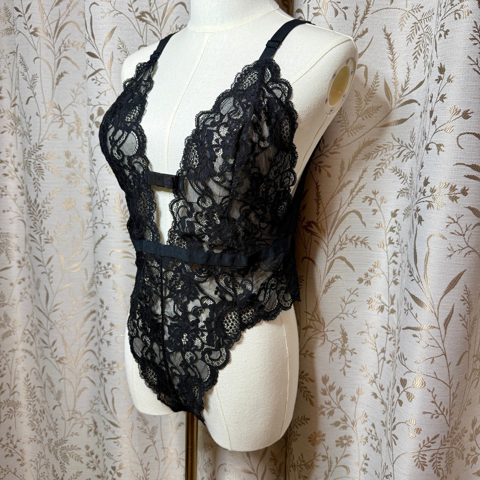 Victorias Secret Black Lace Plunge Teddy Womens L Sexy Sirencore Dark Coquette
