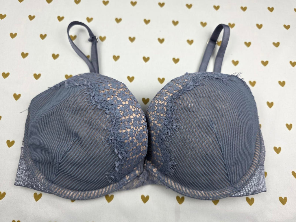Victorias Secret BOMBSHELL add 2 sizes Plunge Bra 32D Lace Accent GREY Sexy