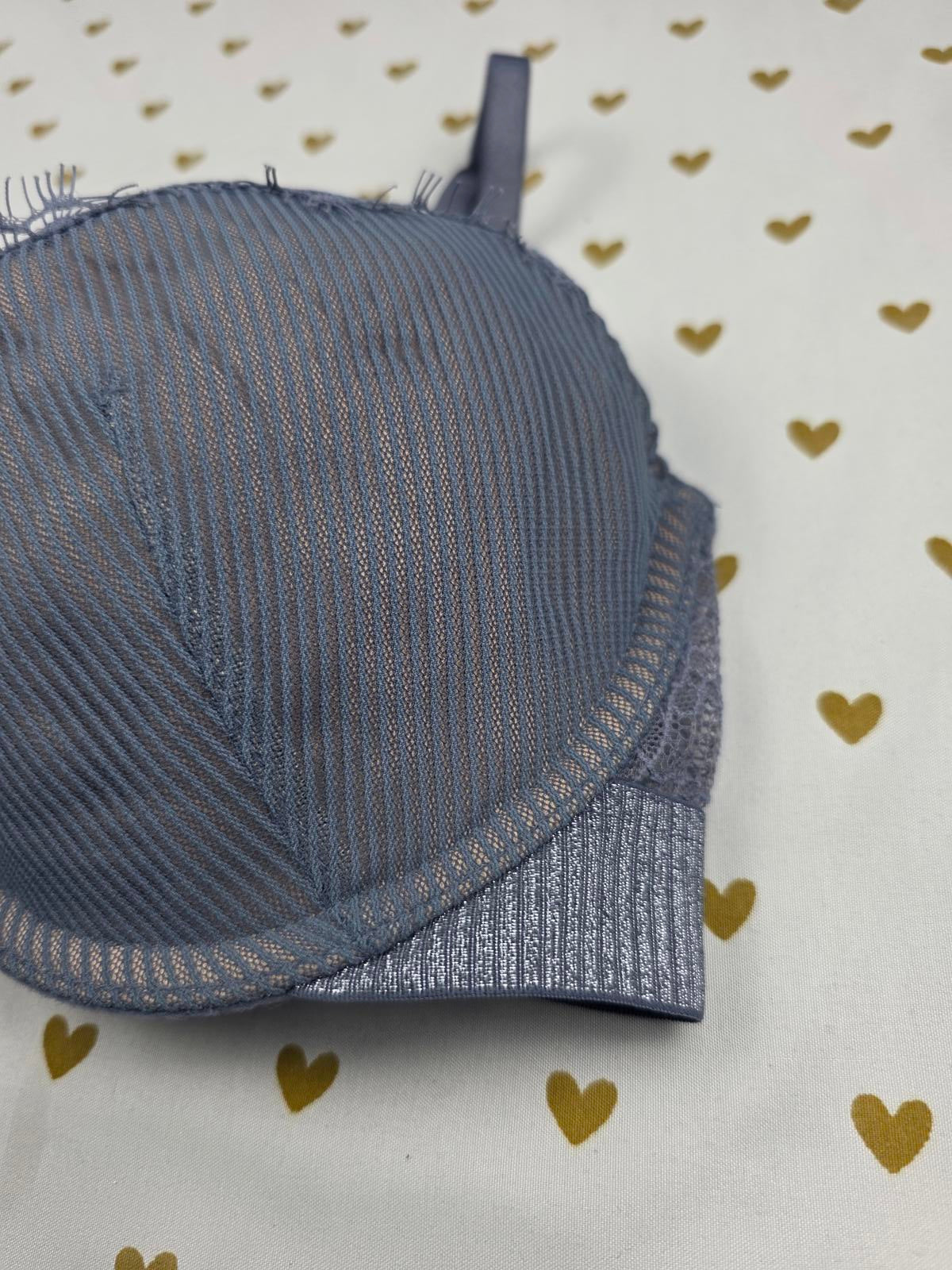 Victorias Secret BOMBSHELL add 2 sizes Plunge Bra 32D Lace Accent GREY Sexy