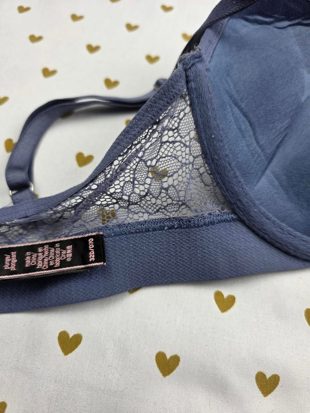 Victorias Secret BOMBSHELL add 2 sizes Plunge Bra 32D Lace Accent GREY Sexy