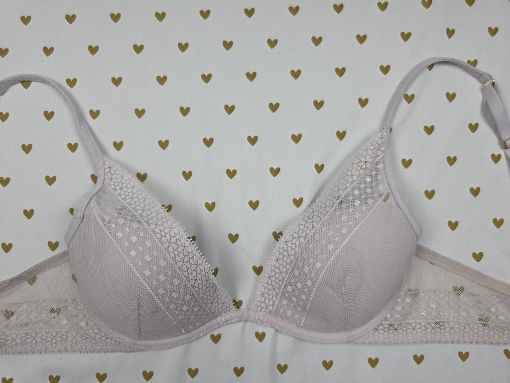 Victorias Secret INCREDIBLE Bra Plunge Lace Sexy 34C