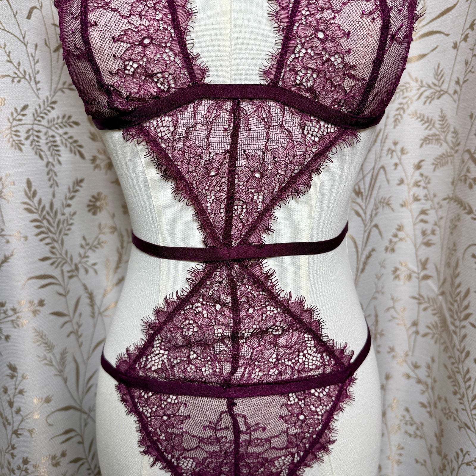 Victoria's Secret Very Sexy Strappy Eyelash Lace Teddy L Plum Sirencore Baddie