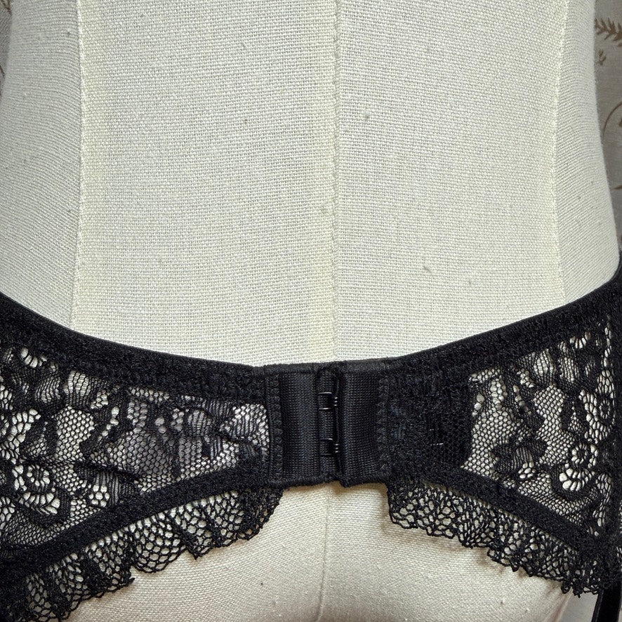 Victoria's Secret Womens Black Lace Garter Belt L Boudoir Sexy Vampy Coquette