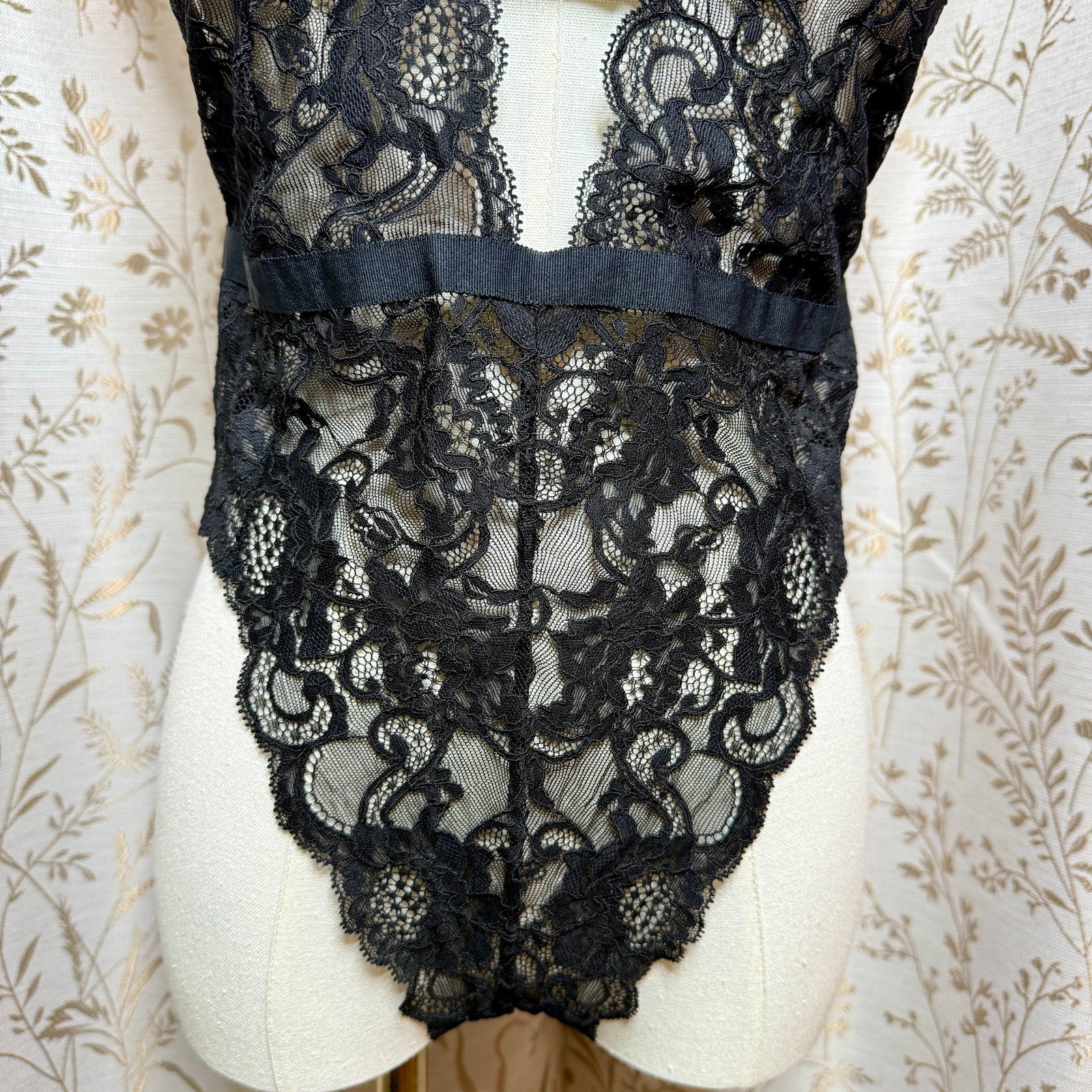 Victorias Secret Black Lace Plunge Teddy Womens L Sexy Sirencore Dark Coquette