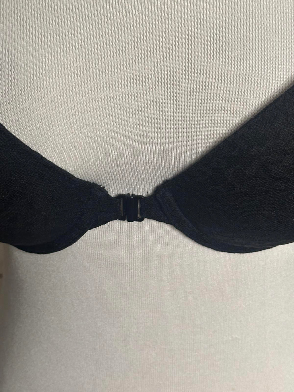 PINK Victoria's Secret lace strappy racerback push-up pigeonnant bra Size 32D