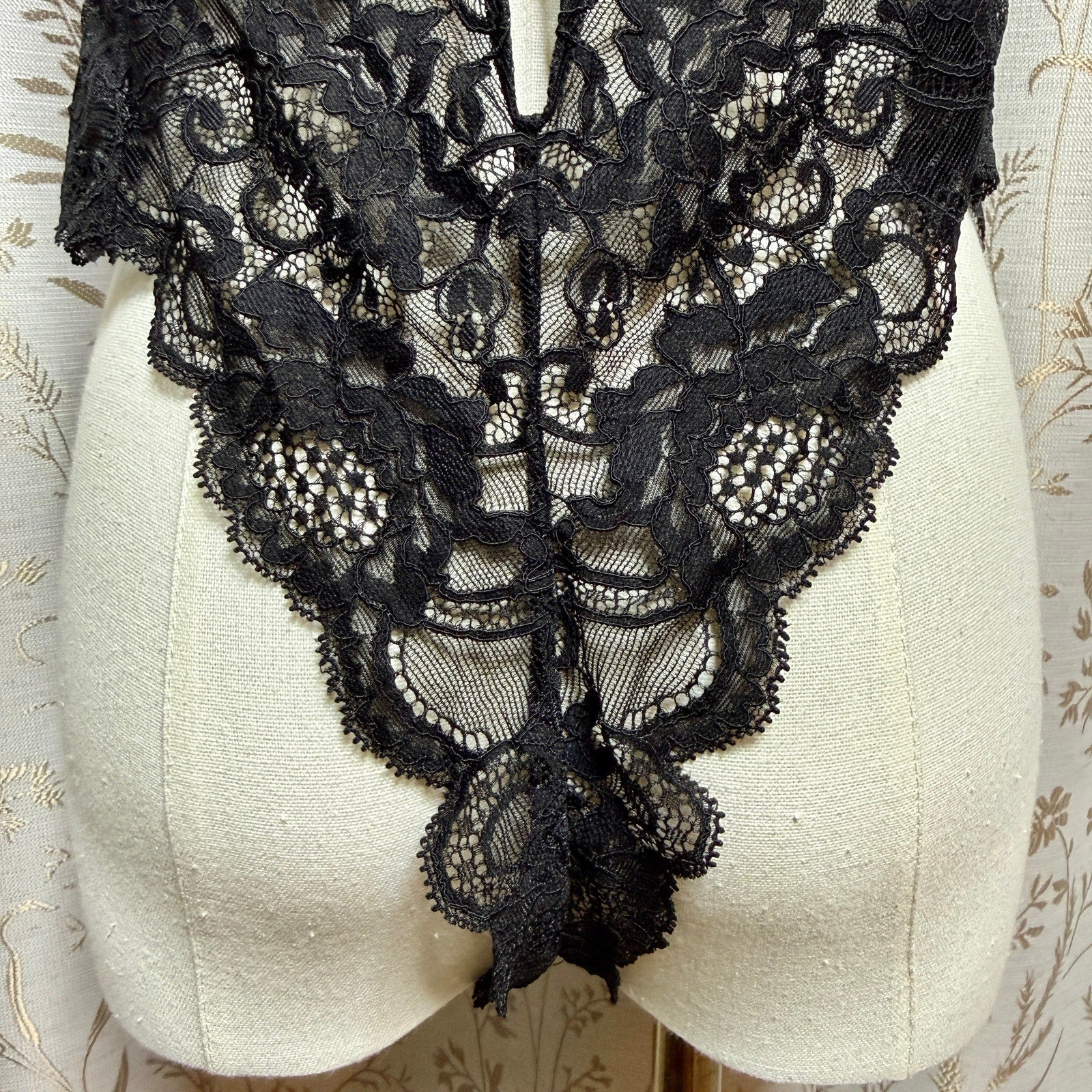 Victorias Secret Black Lace Plunge Teddy Womens L Sexy Sirencore Dark Coquette