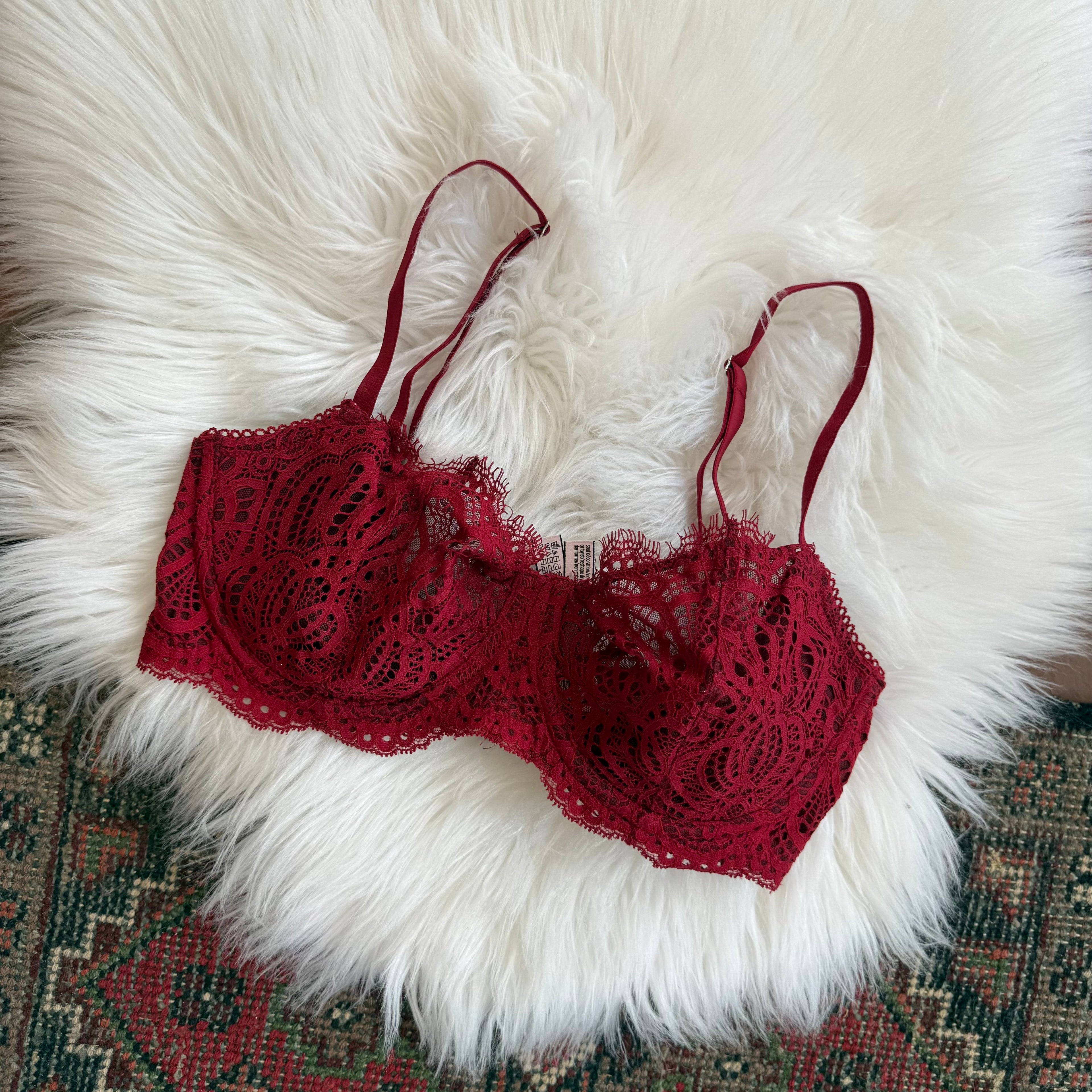 Victoria's Secret Convertible Red Lace Bra - 32DDD (32F)