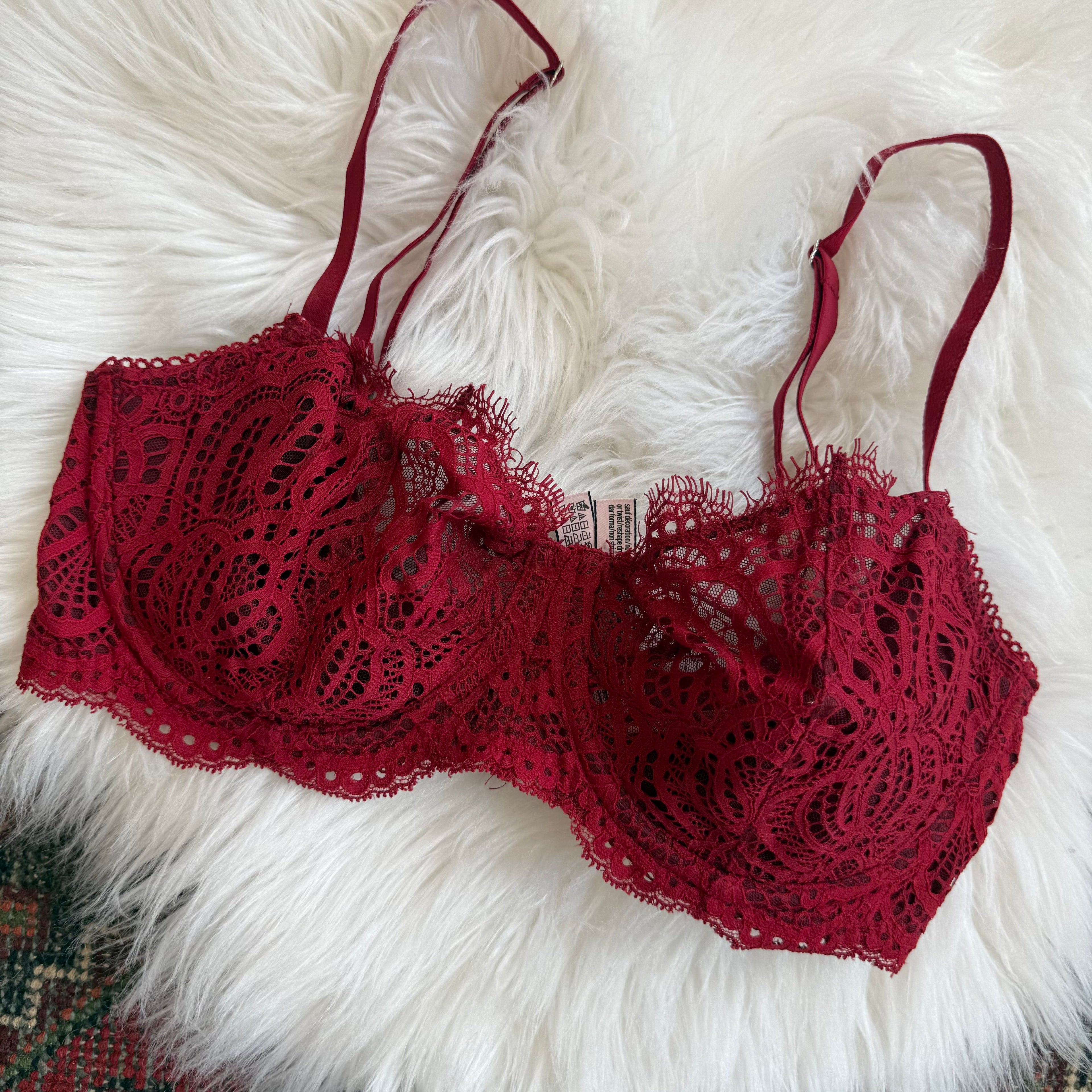 Victoria's Secret Convertible Red Lace Bra - 32DDD (32F)