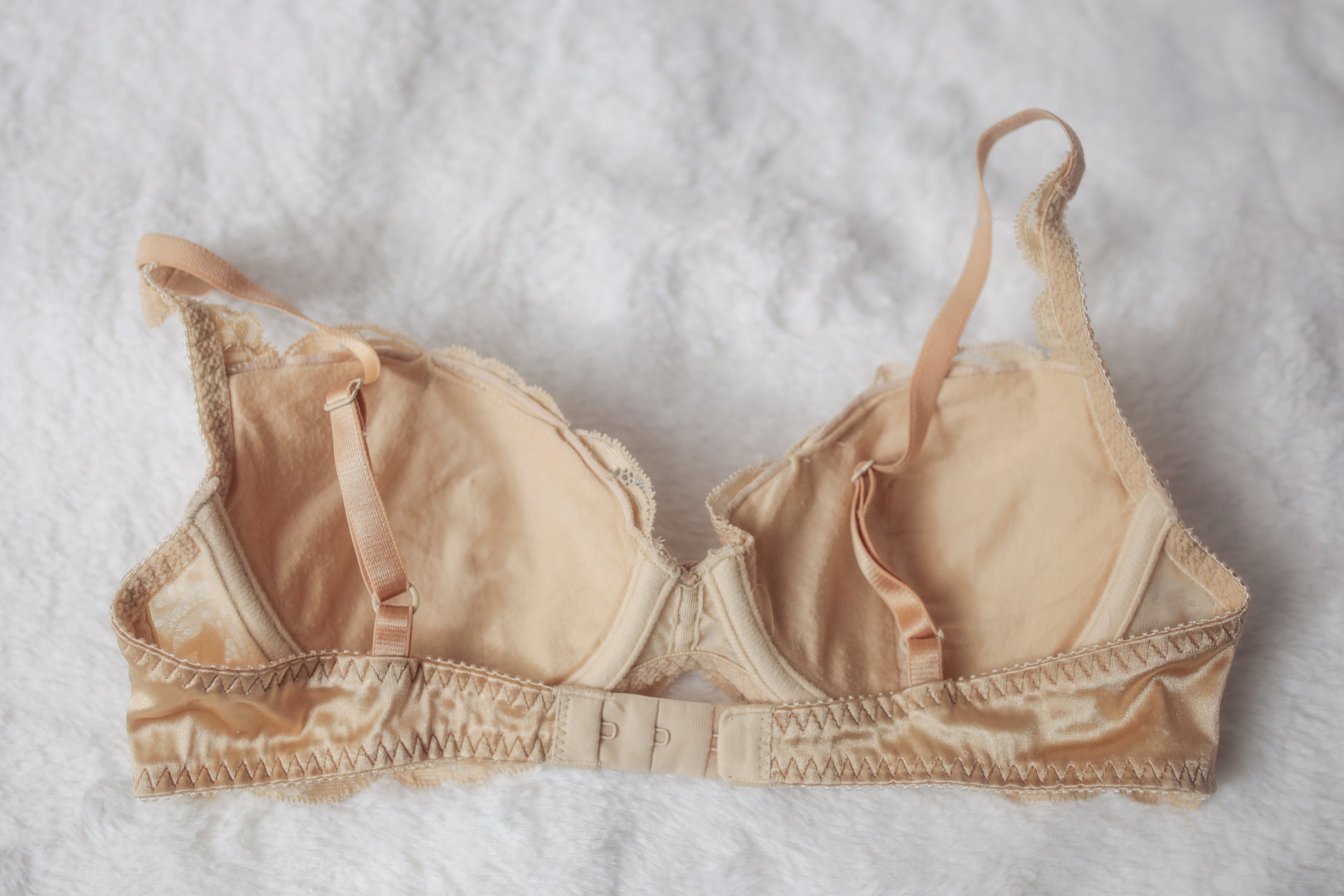 Victoria's Secret 34B Vintage 2000 Y2K Bra Nude Lace