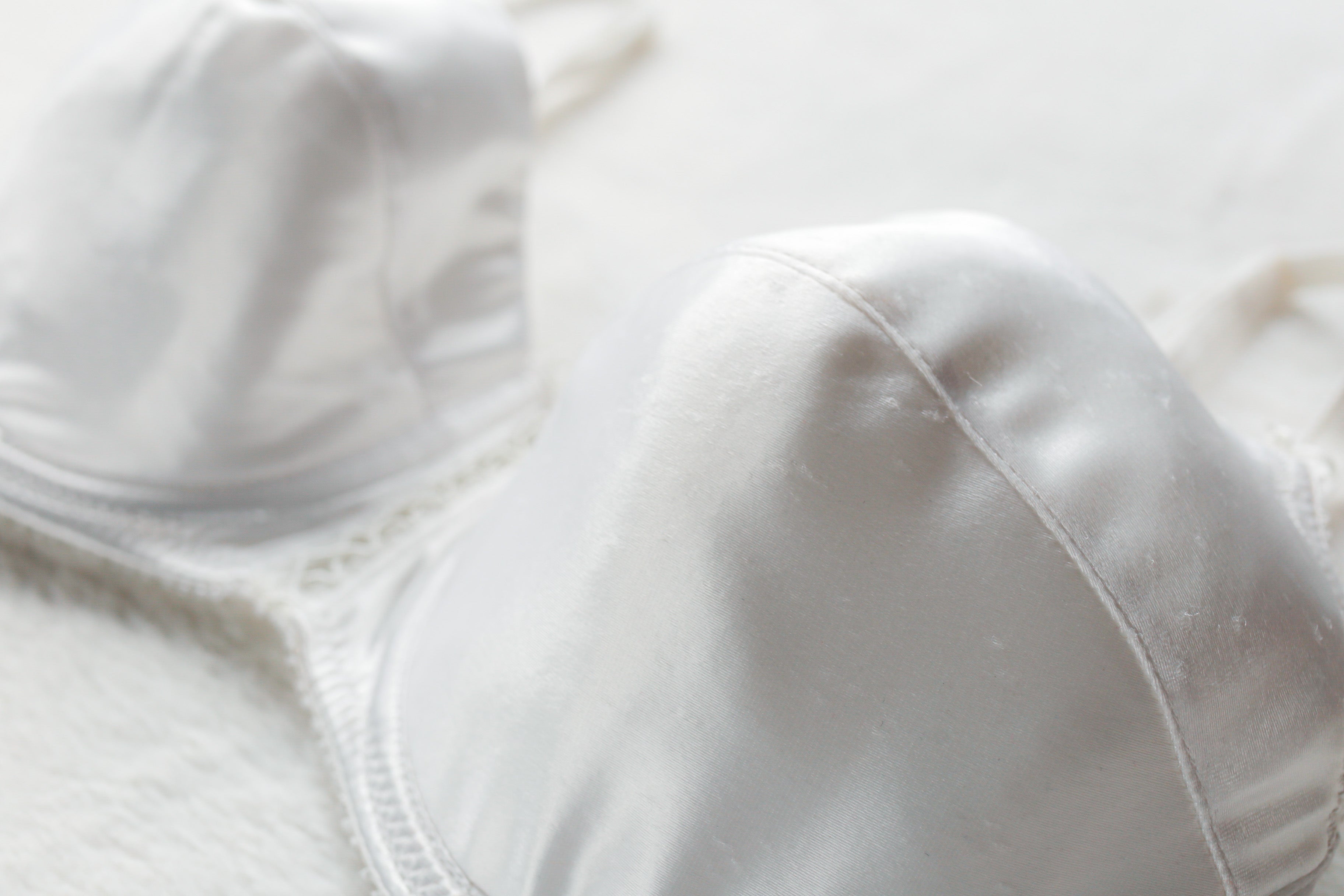 Victoria's Secret 90s Y2K Heart Label Satin Bridal Lined Demi Bra 34D NEW