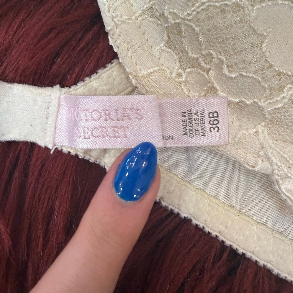 Victoria's Secret Vintage Y2K White Lace Bra - Size 36B