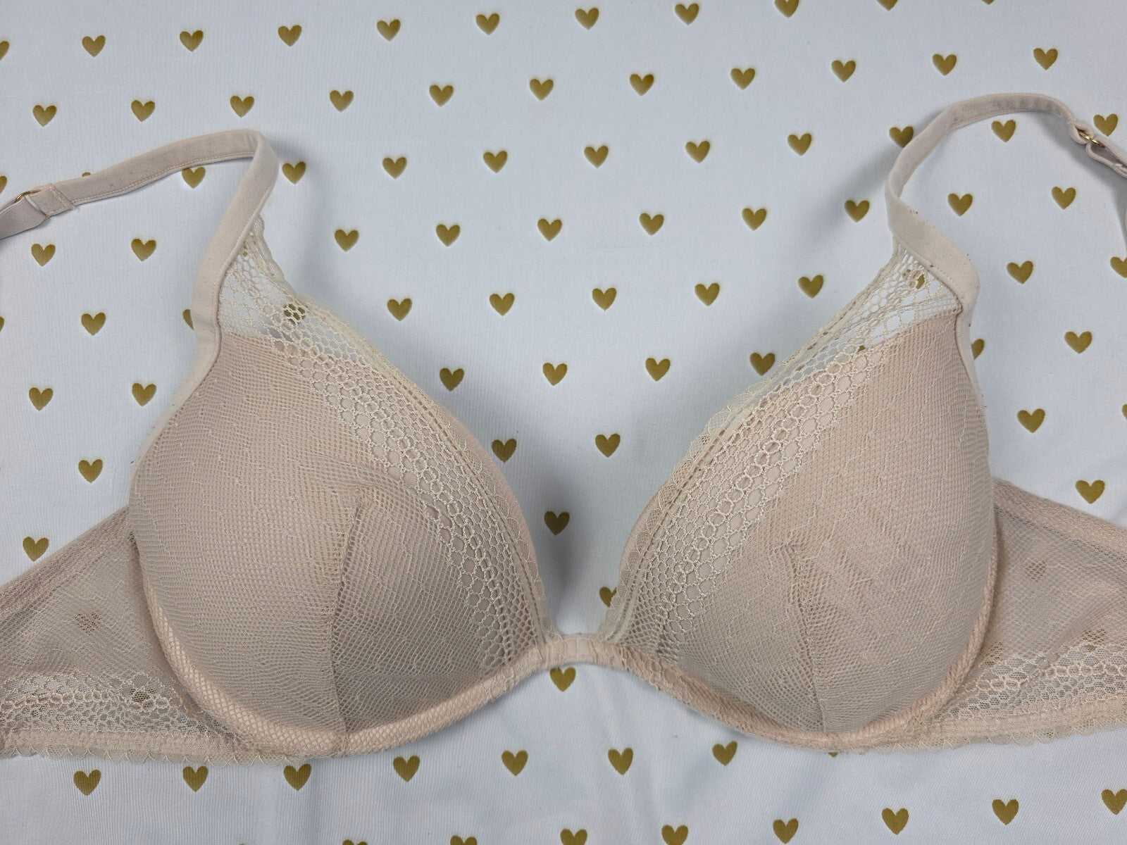 Victorias Secret INCREDIBLE Cute Push Up Bra 32DD Beige
