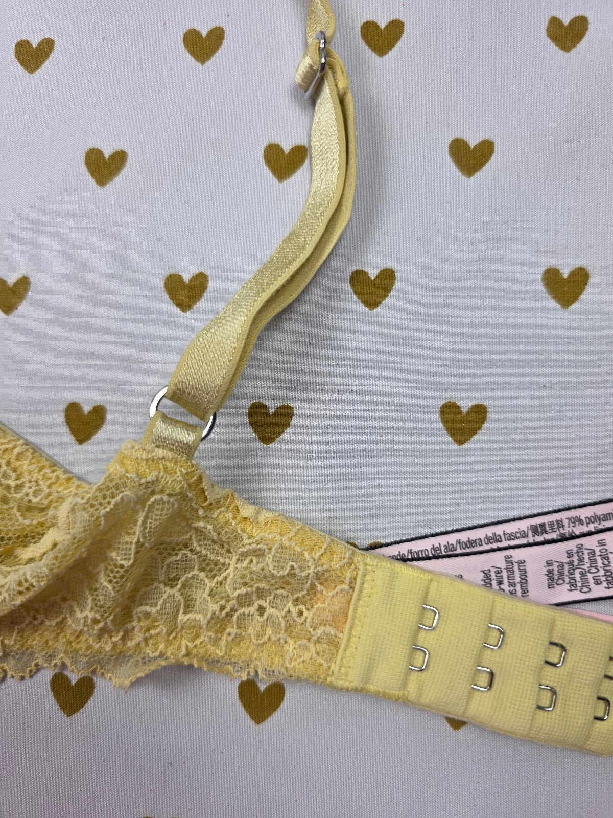 Victorias Secret Yellow Wireless No Wire Lace Bra 32C Padded