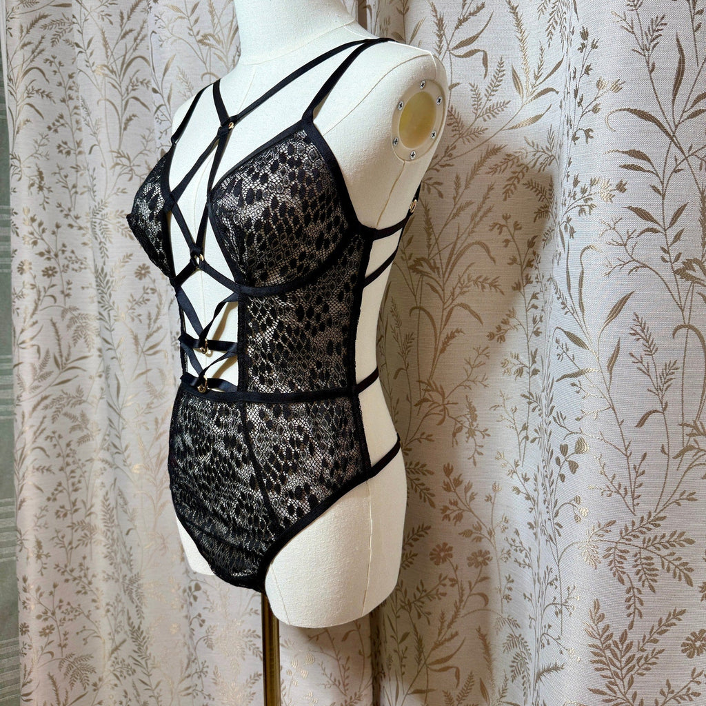Victoria's Secret Women Black Lace Strappy Cage Teddy Large Vampy Glam Boudoir