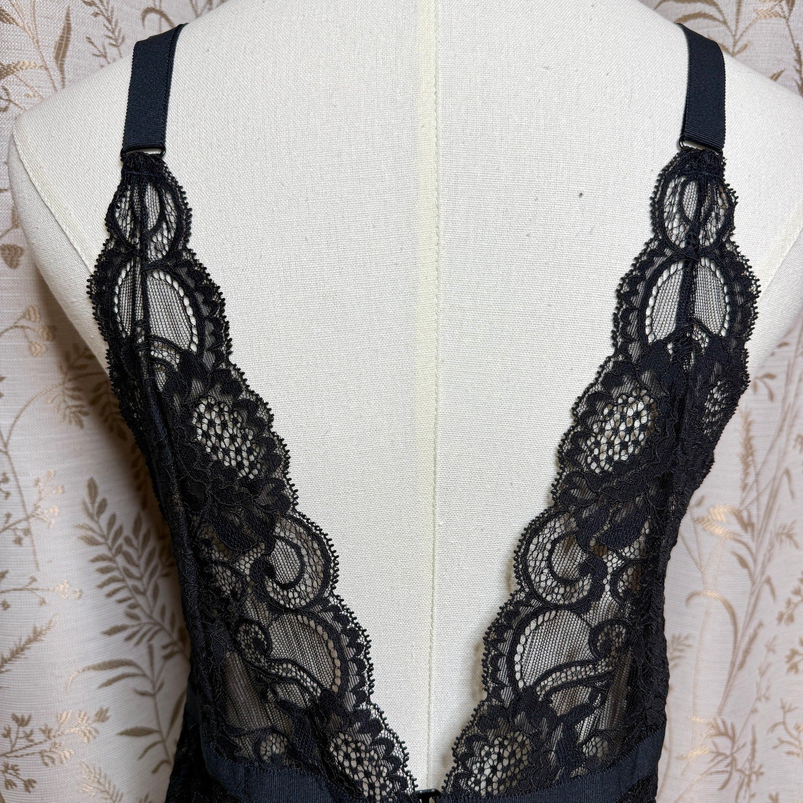 Victorias Secret Black Lace Plunge Teddy Womens L Sexy Sirencore Dark Coquette