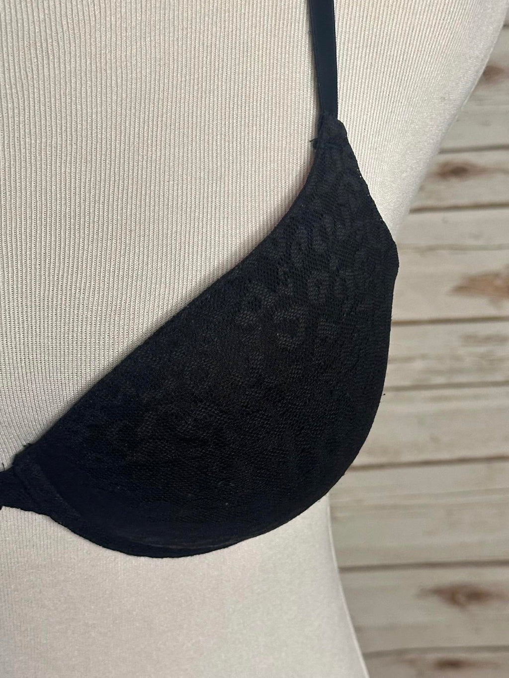 PINK Victoria's Secret lace strappy racerback push-up pigeonnant bra Size 32D