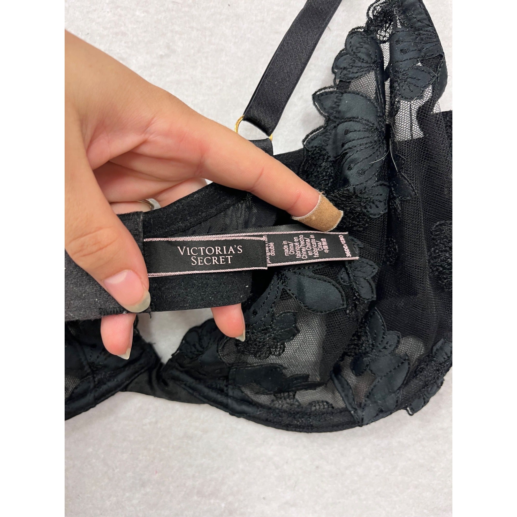 Victorias Secret Black Lace Floral Underwire Bra Size 34DD #139A